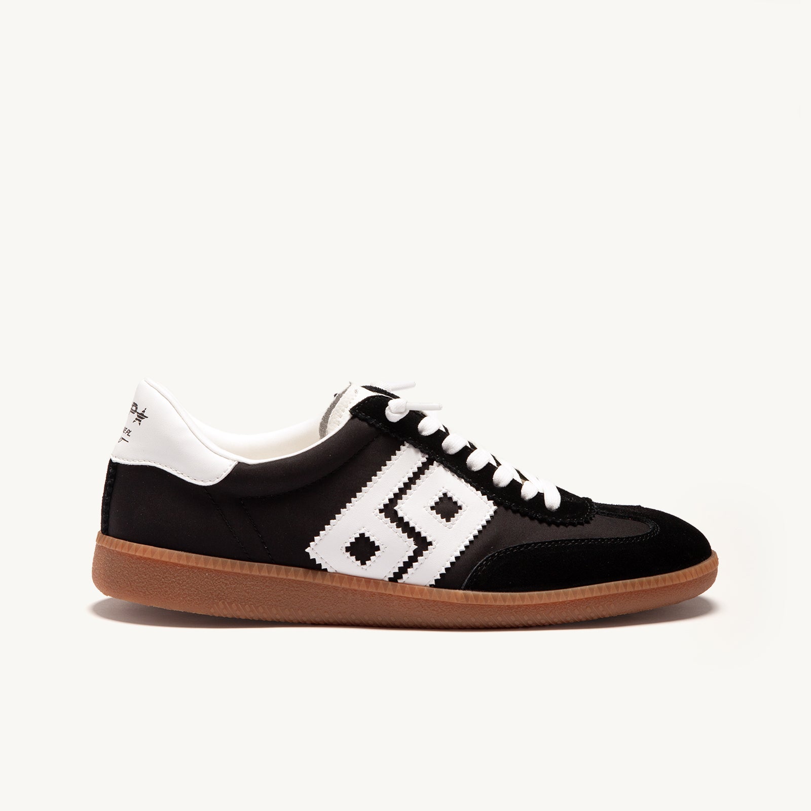 Pacific Way Black White